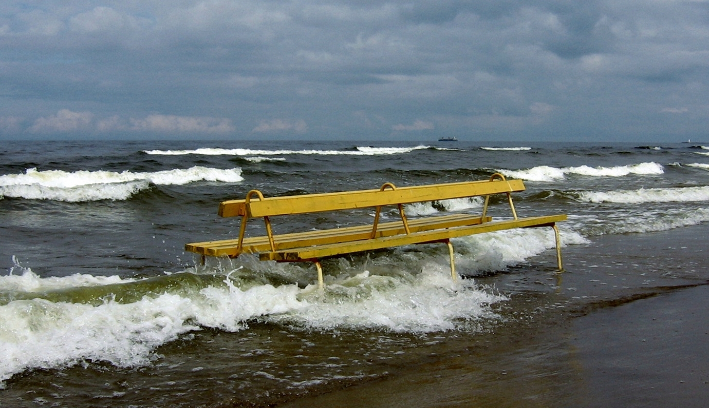 benchyellow-2194451313_8a65d5d48f_o.jpg