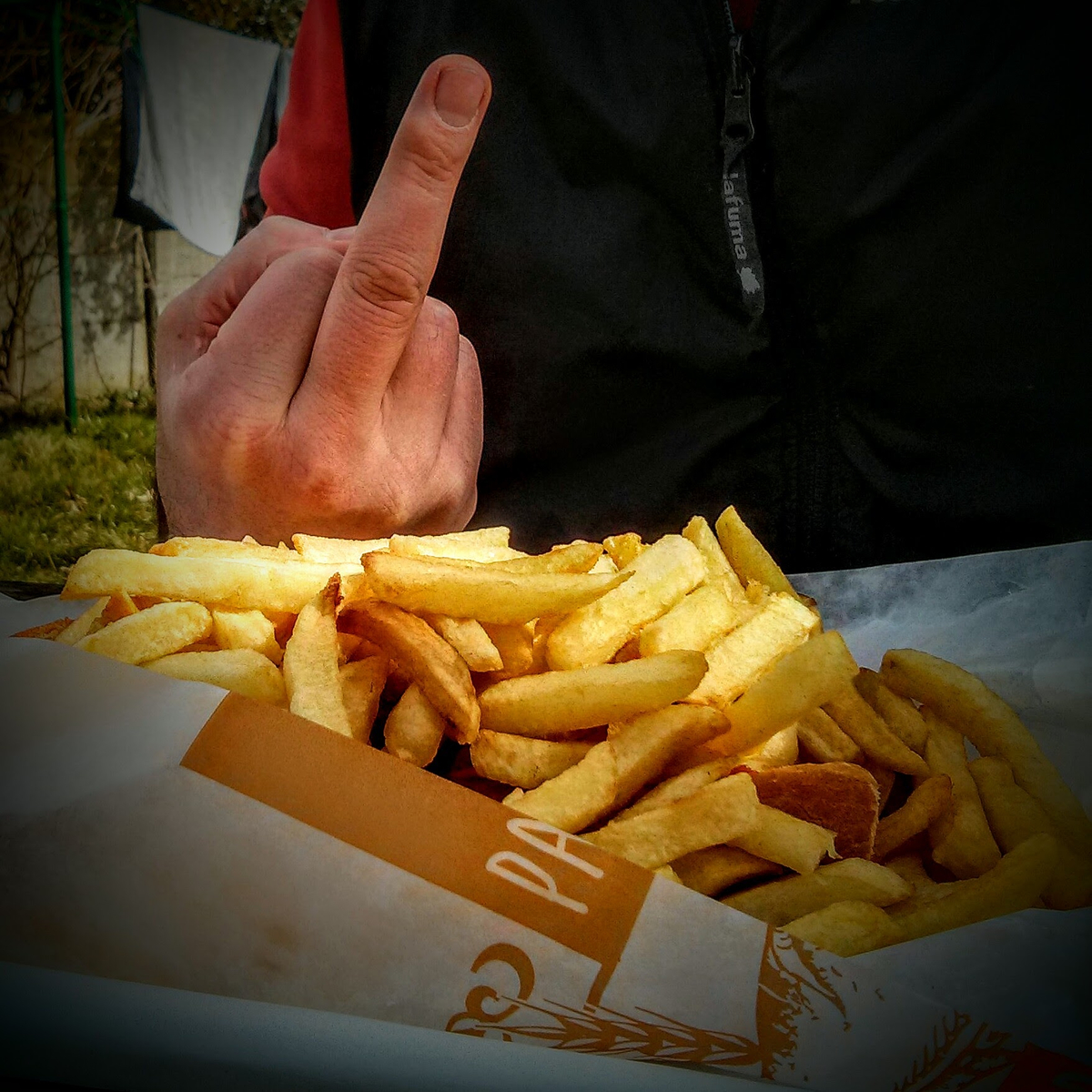 frites-doigt-1200.jpg